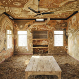 非凡的泥画，装饰一所乡村学校教室的天花板和墙壁